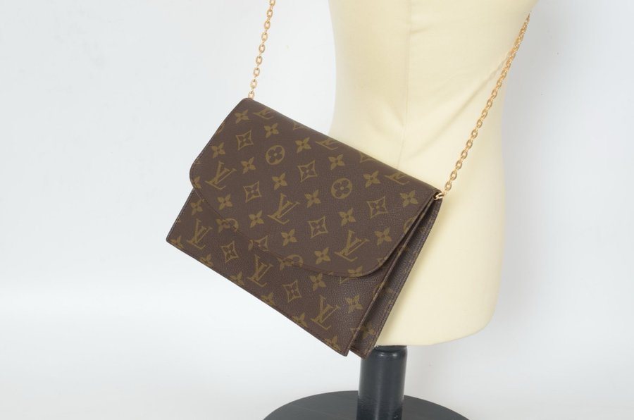 LOUIS VUITTON POCHETTE LAVA 23 VÄSKA AXELREMSVÄSKA CLUTCH Nypris 14 000kr