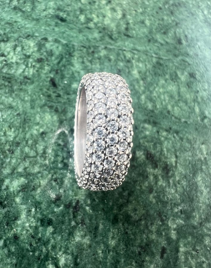 Pandora Timeless Pavéprydd treradig ring