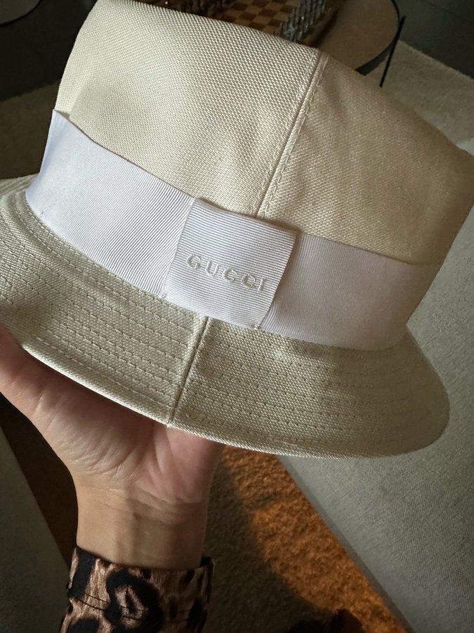 Gucci vit hatt