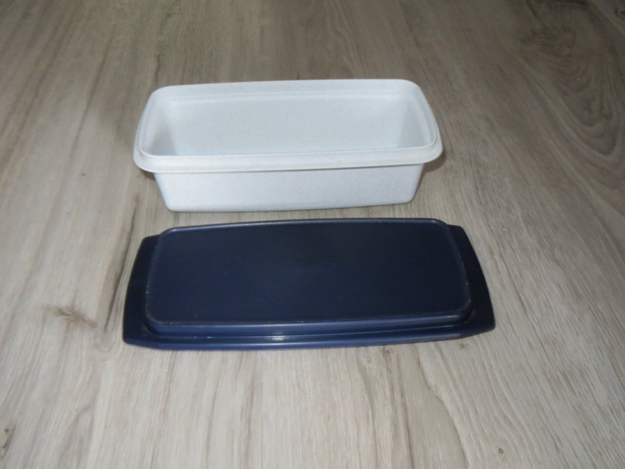 Tupperware Burk/ Låda för paket med 1 kg smör RETRO blå/vit fint beg skick