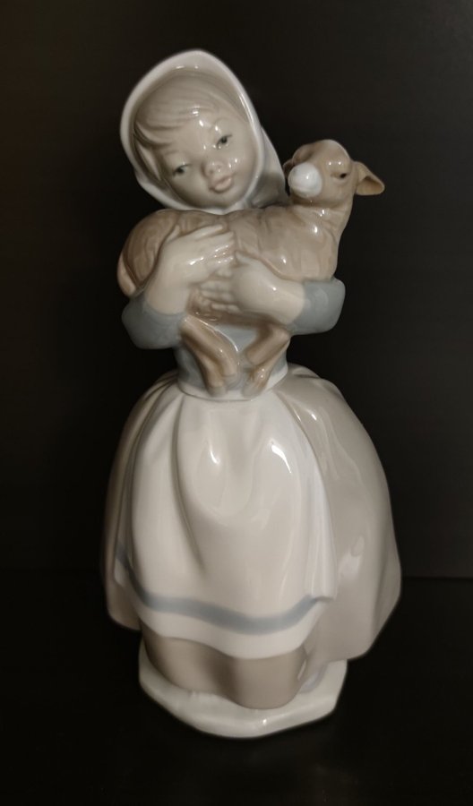 Väldigt vackert gammal porslin figur från Nao Lladro Spain.