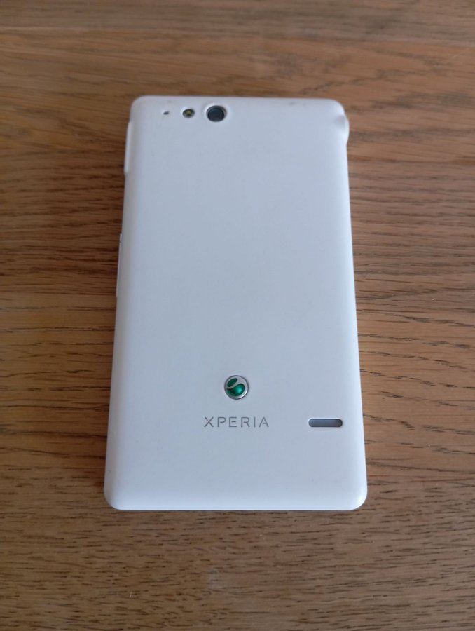 Sony Xperia ST27i Vit