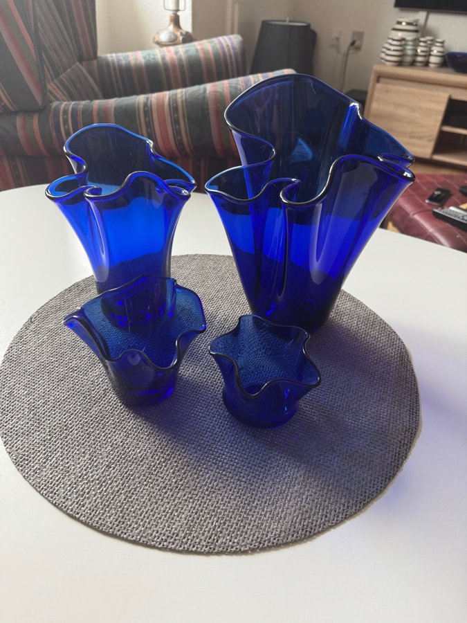 4 Blå glasvaser i tulipan design