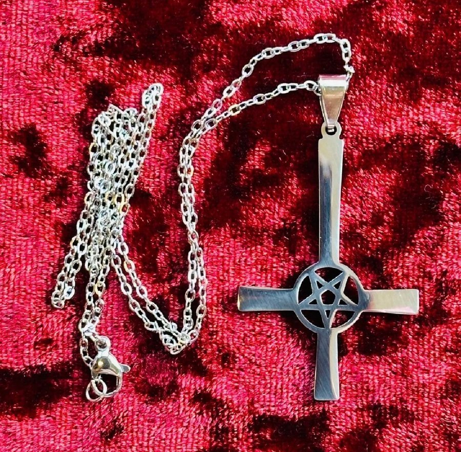 Stålhalsband med inverterat kors  pentagram Satanic Metal Wicca Goth Rock