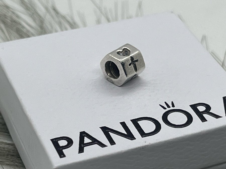 Pandora berlock, silver.