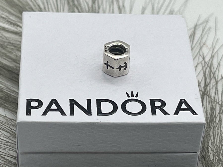 Pandora berlock, silver.