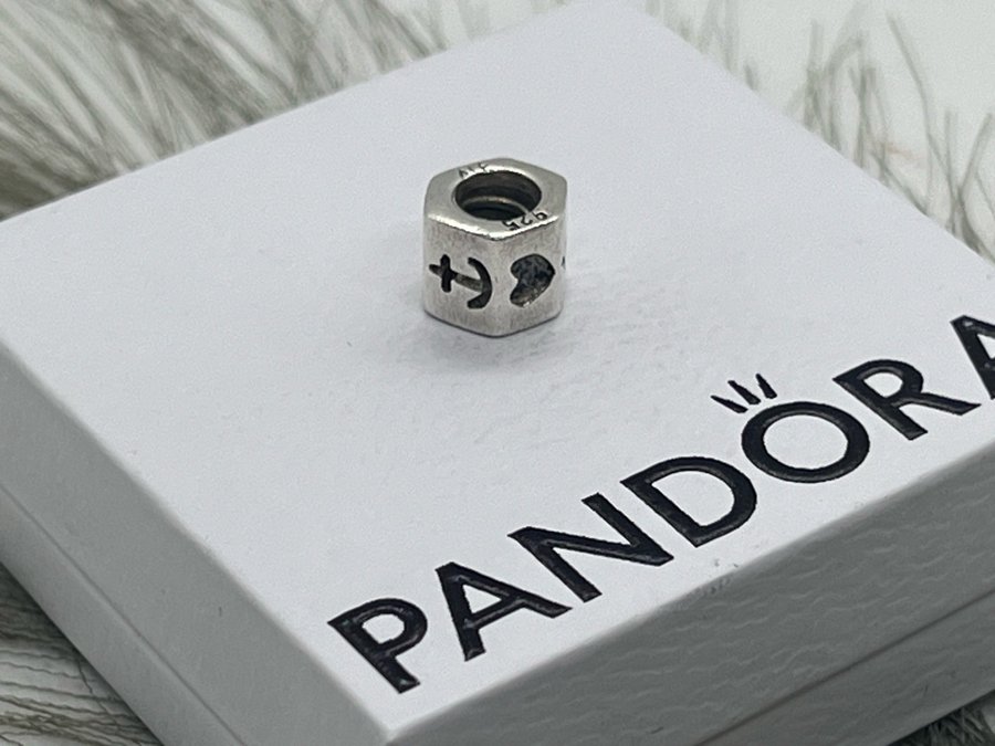 Pandora berlock, silver.