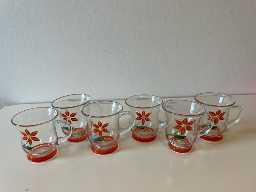 Vackra äldre glöggmuggar / punchmuggar / snapsglas Julglas med öra