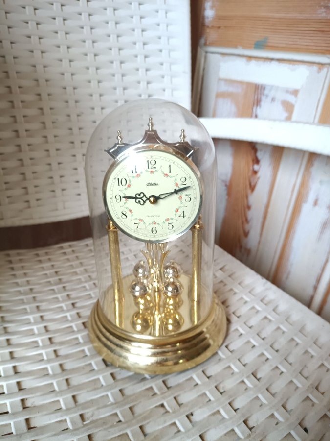 Haller quartz bordsur klocka i fint design fungerarvintage