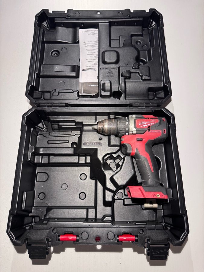 Milwaukee M18 FUEL 18V Borrmaskin