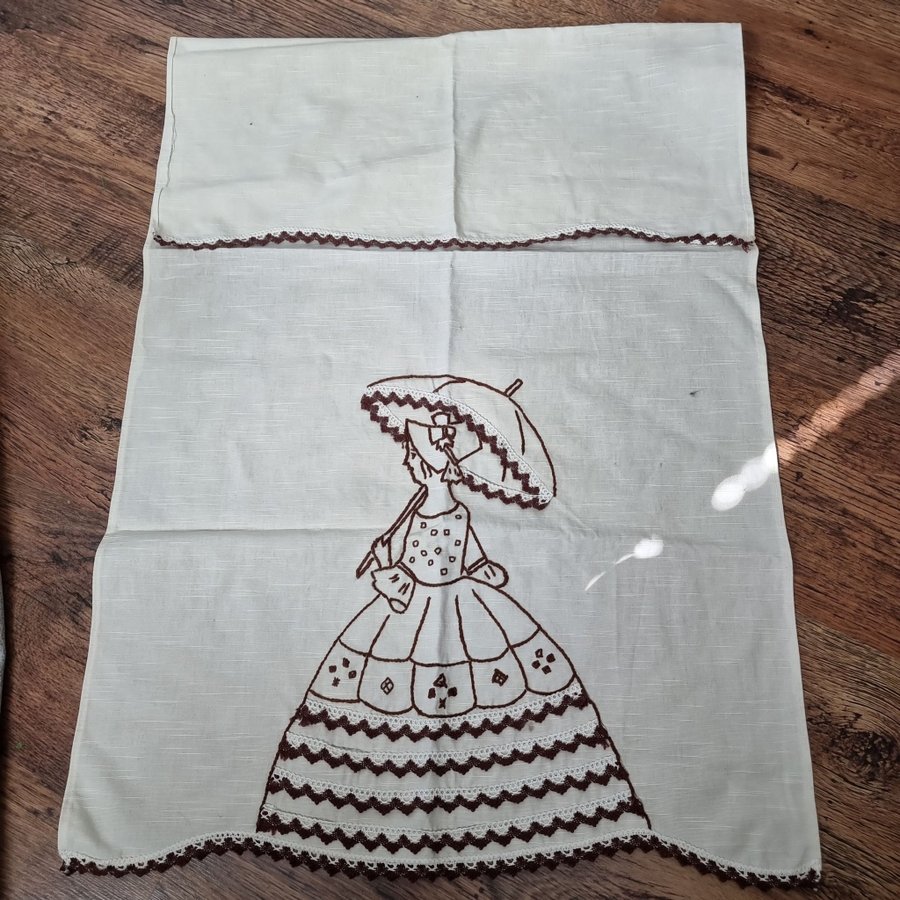 BRODERAD PARADHANDDUK