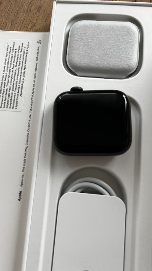 Apple Watch Series 6 44mm Space Gray Aluminium Black Sport Band GPS