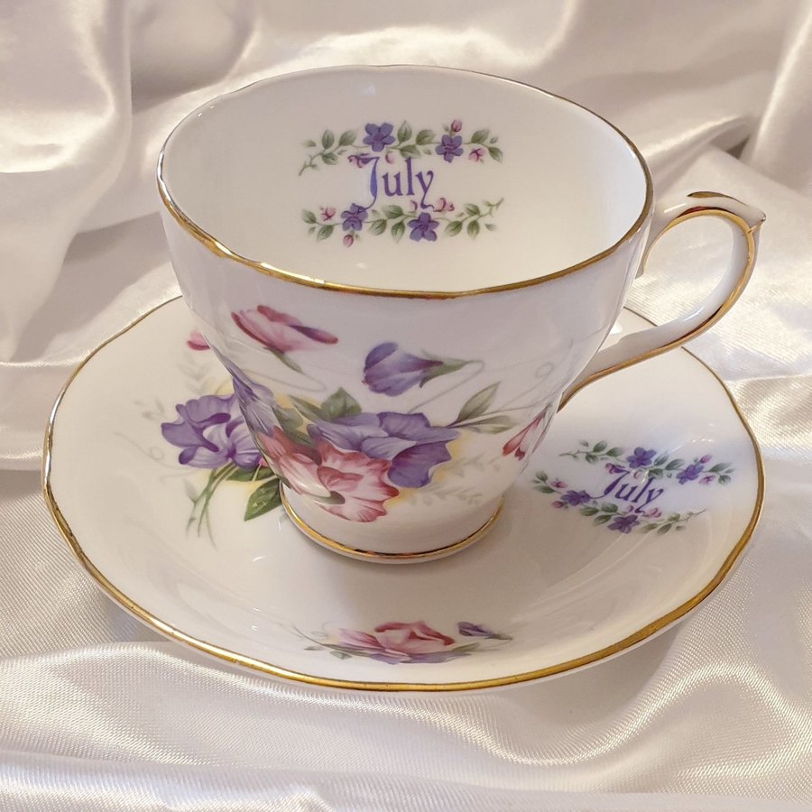 * DUCHESS BONE CHINA MÅNADSKOPP JULY