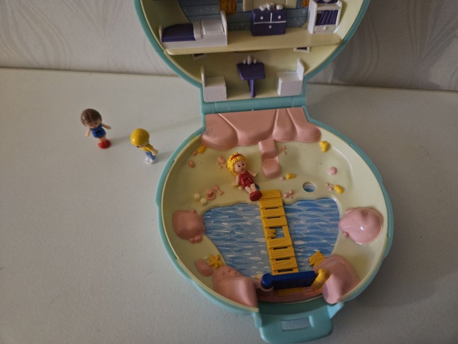 Polly Pocket hus med 3 figurer, 1989