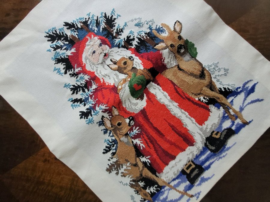 Vackert jul broderi handbroderat tomte rådjur