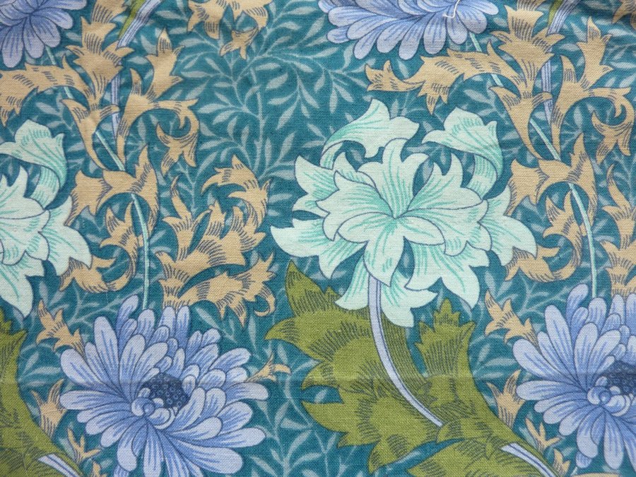 Chrysanthemun af William Morris. 61 x 216 cm