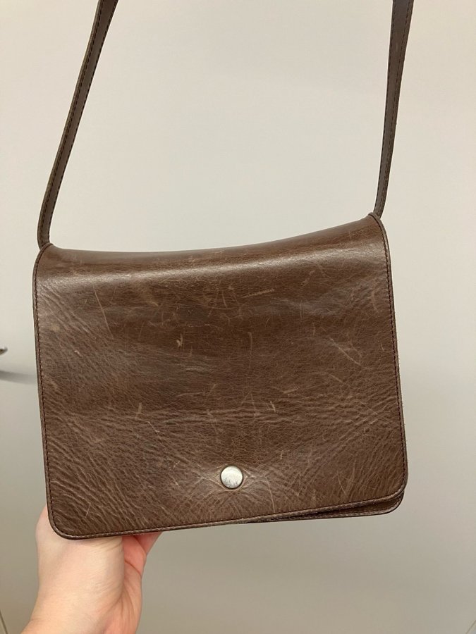 Brown leather crossbody bag