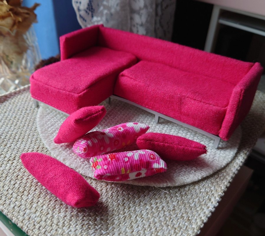 Lundby soffa divan hörn cerise dockskåp dockhus