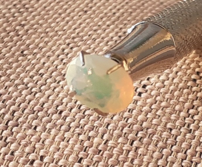 OPAL cabochon nr6 / facettslipad / 8x6x4 mm / Etiopisk opal