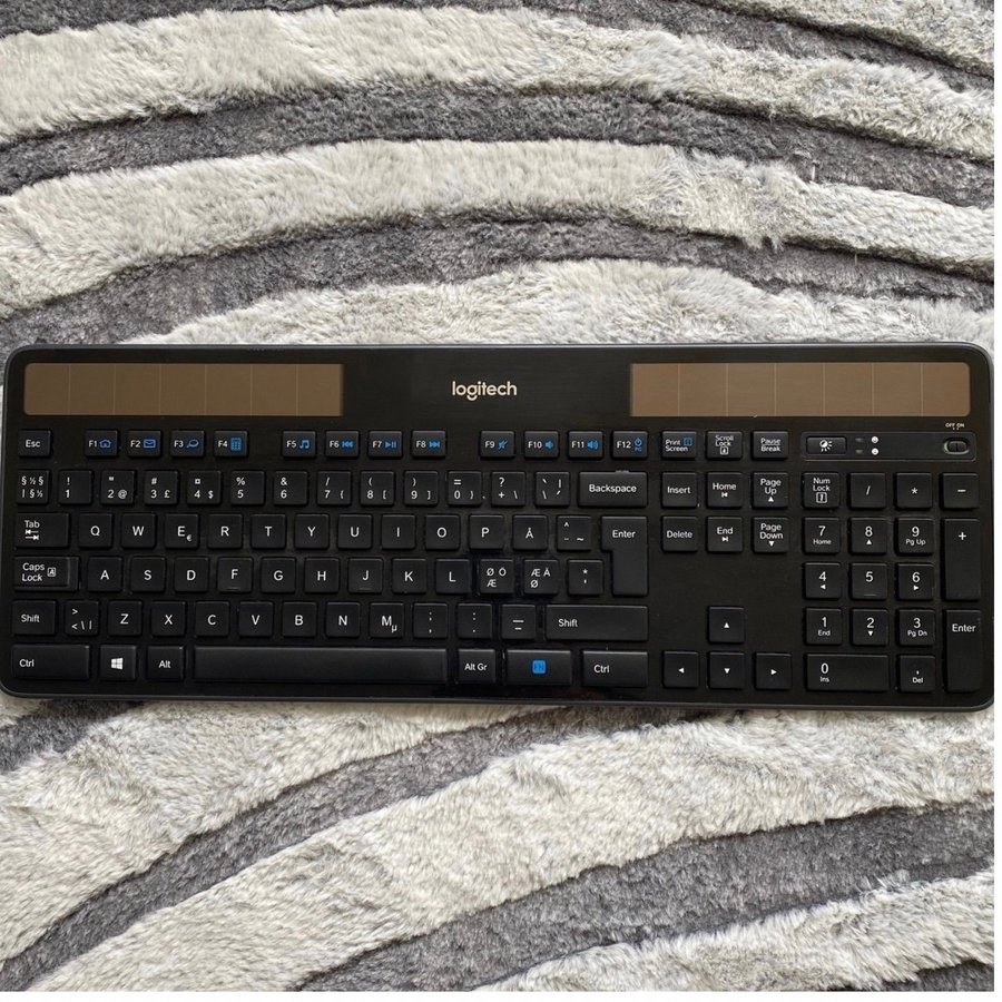 Logitech K750 Solar Keyboard (all Scandinavian letters)