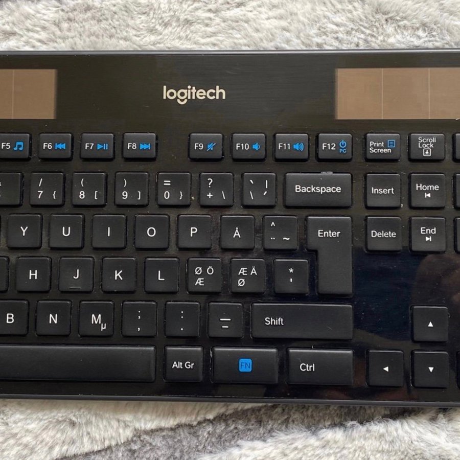 Logitech K750 Solar Keyboard (all Scandinavian letters)