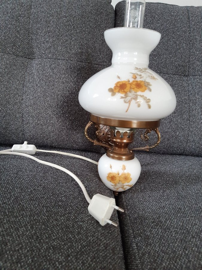 VINTAGE VÄGGLAMPA ELEKTRISK FOTOGENLAMPA LAMPA GLASKUPA PORSLIN BELYSNING KUPA