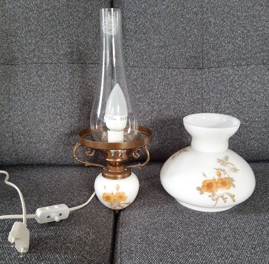 VINTAGE VÄGGLAMPA ELEKTRISK FOTOGENLAMPA LAMPA GLASKUPA PORSLIN BELYSNING KUPA