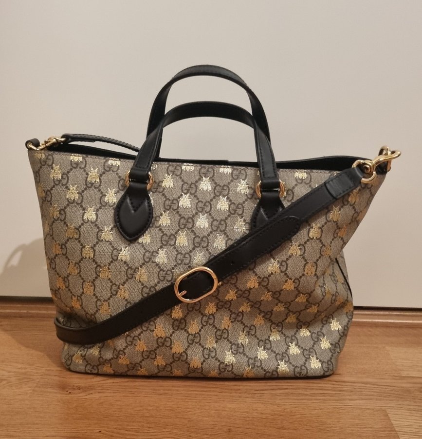 TILLFÄLLIGT SÄNKT PRIS! Gucci GG Supreme Monogram Bees Tote