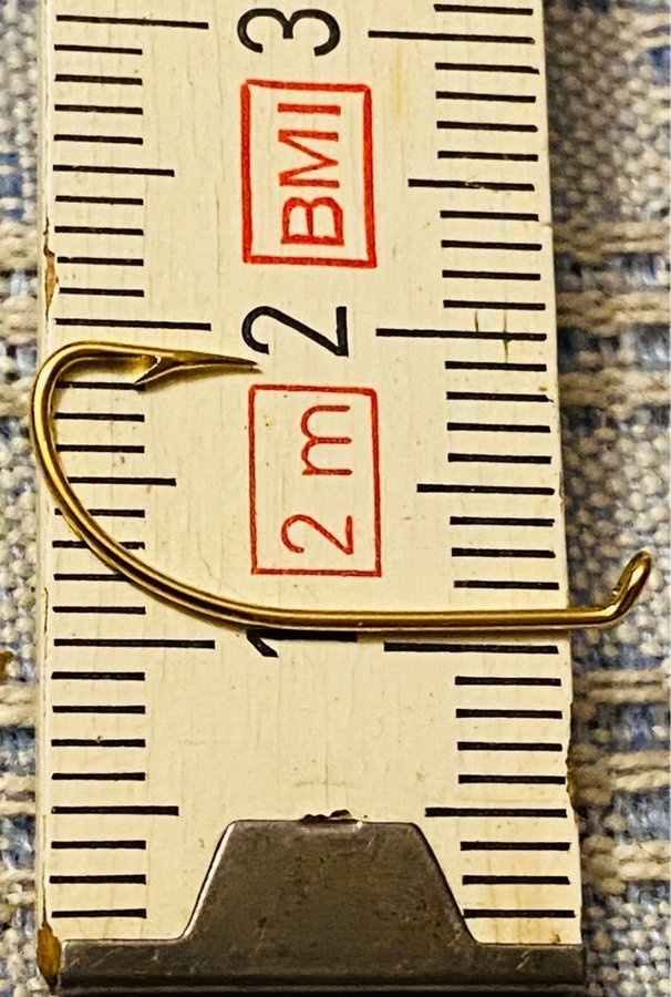 OBS Mustad nr5 Qual 1908  Äkta guldplaterade 100st i sin original ask!