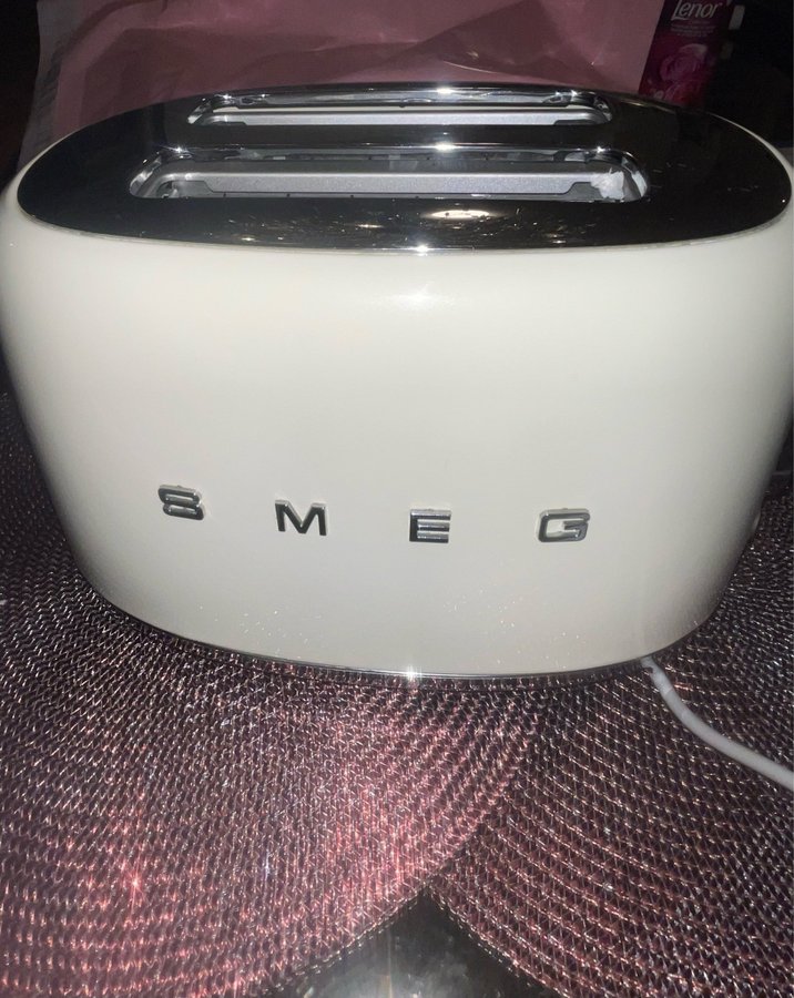 Smeg Broodrooster 'Creme' TSF01CREU