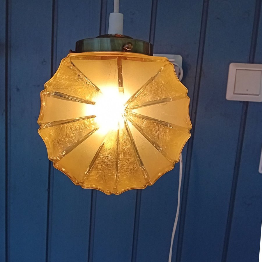 Gammal taklampa 79mm fläns Bärnstenfärgat Vackert Glas