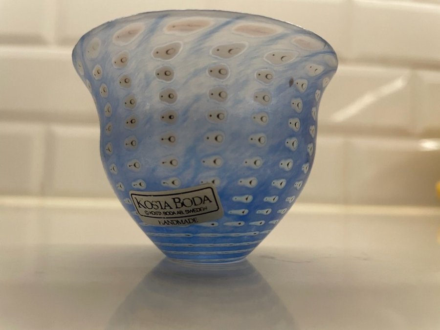 Kosta Boda, "Bowl blue" från serien "Minos", Bertil Vallien, mini vas