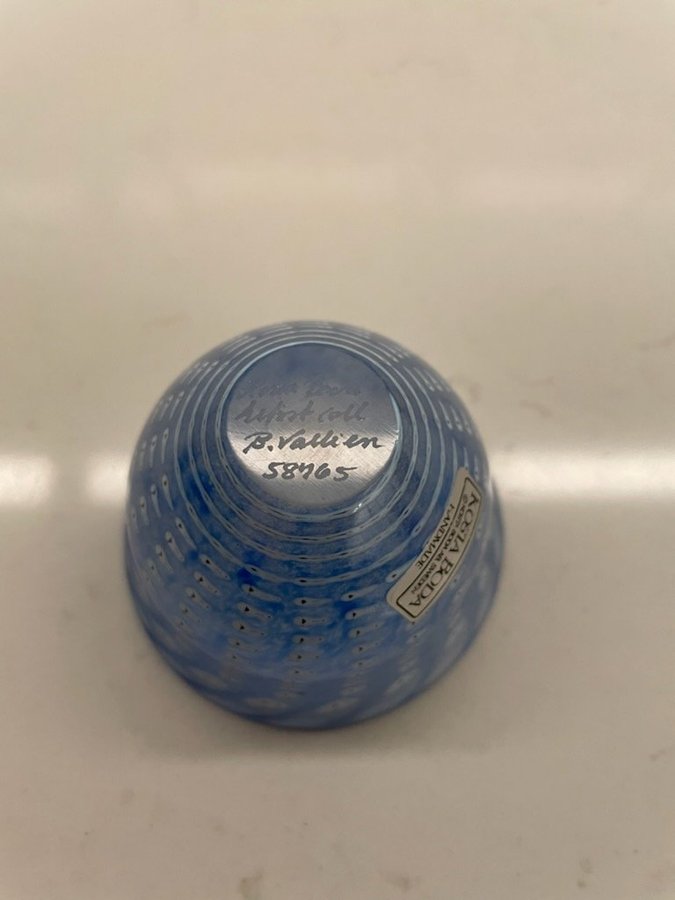 Kosta Boda, "Bowl blue" från serien "Minos", Bertil Vallien, mini vas