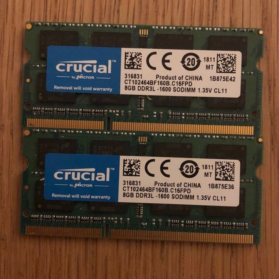 Ram minnen crucial by micron 2x8gb så 16gb totalt.