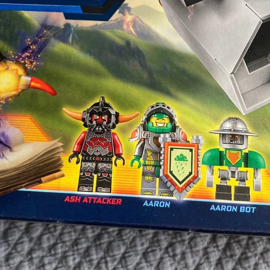 Lego Nexo Knights 70320 Aaron's Aero-Striker V2