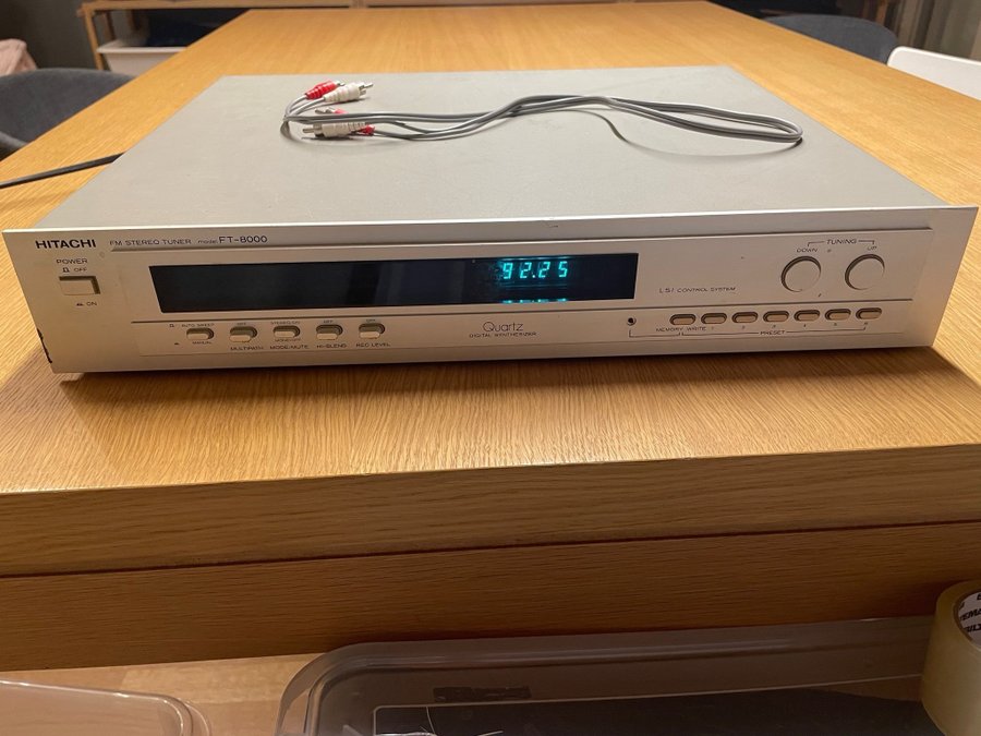 Hitachi FT-9000 FM-stereo tuner radio