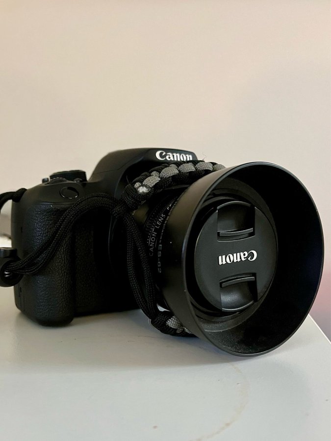 Canon EOS 700D + Armbandsrem + 50mm objektiv mm