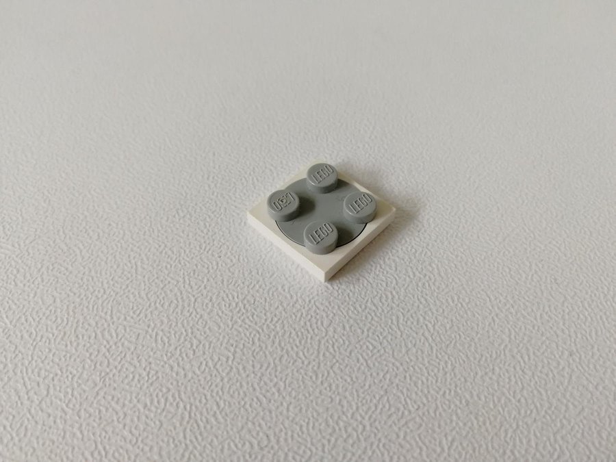 Lego - snurrplatta - 2x2 - part 3680 / 79 - vit / ljusgrå (old light gray)