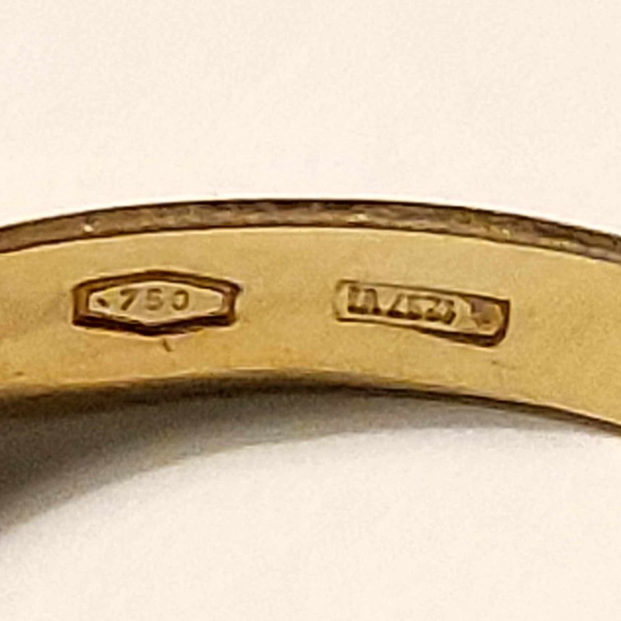 Vacker 18k guld ring med 1 vit + 2 röda stenar, 16,5 mm, stämplad 750, 1,29 gram