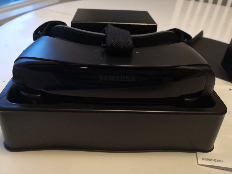 Samsung Gear VR SM R324 (med fjärrkontroll i kartong)