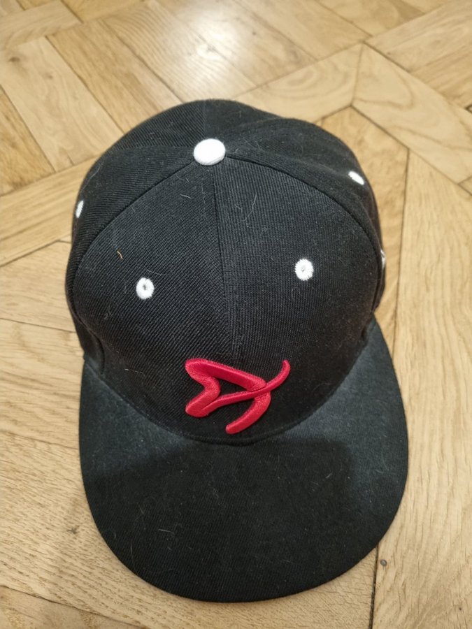 Arozzi svart snapback - keps - cap - racer red - gamer accessoar - kläder