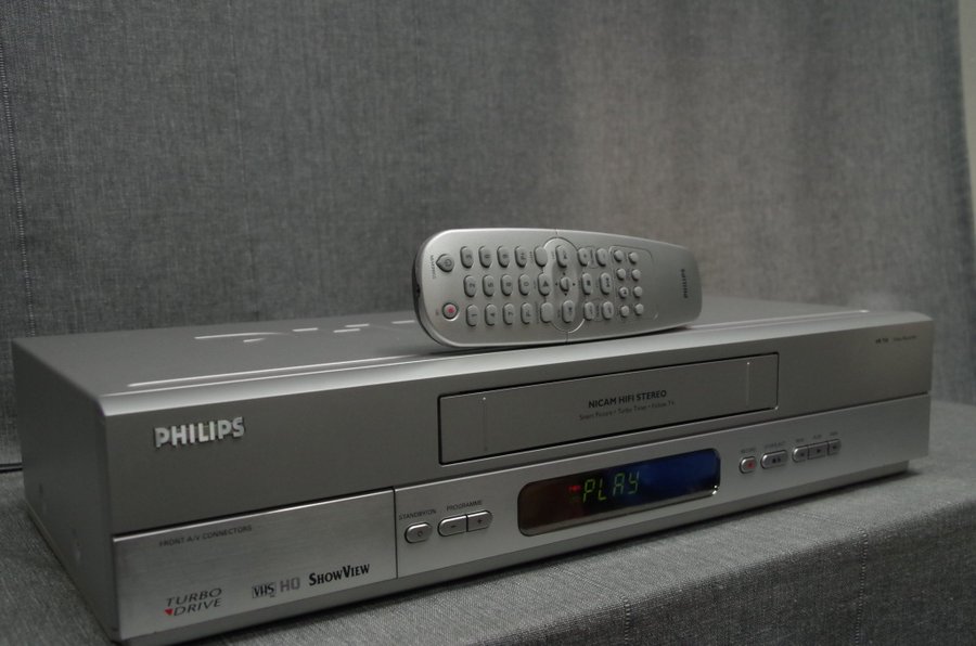 PHILIPS VR 750 VHS VIDEO BANDSPELARE VIDEO TAPE RECORDER [2004]