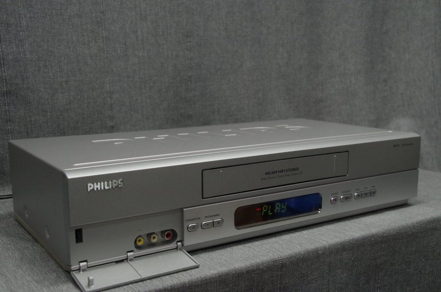 PHILIPS VR 750 VHS VIDEO BANDSPELARE VIDEO TAPE RECORDER [2004]