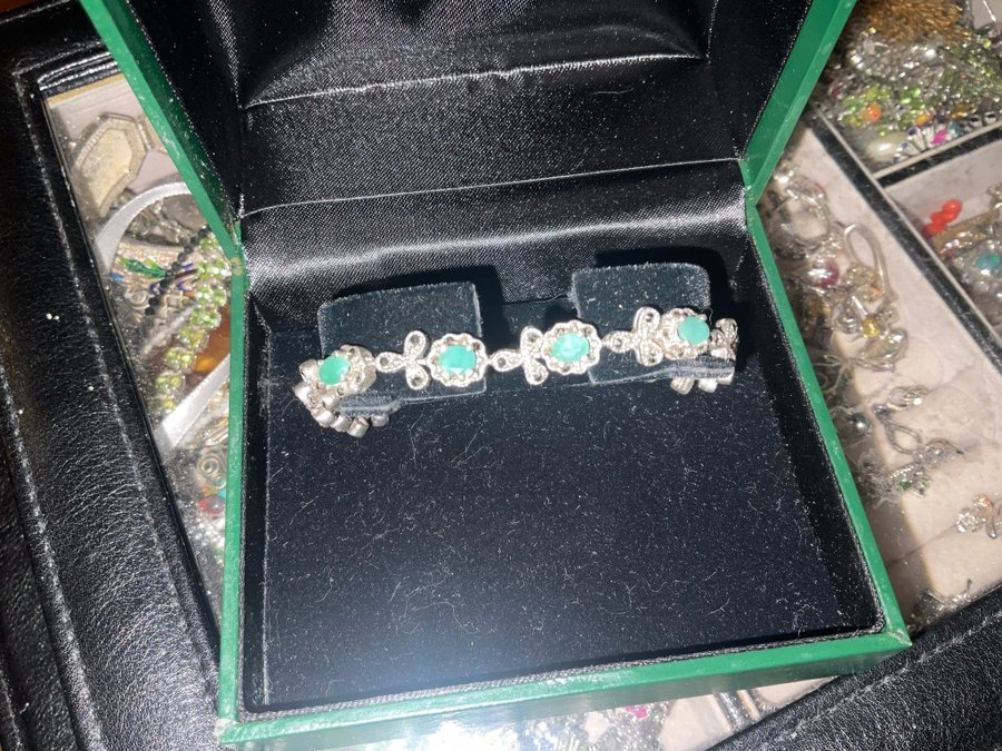 Silver emerald bracelet New untreated Stones