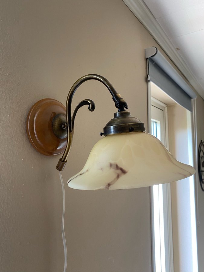 LYKTAN Vägglampa - uranglas uran glas lampa mässing - antik vintage