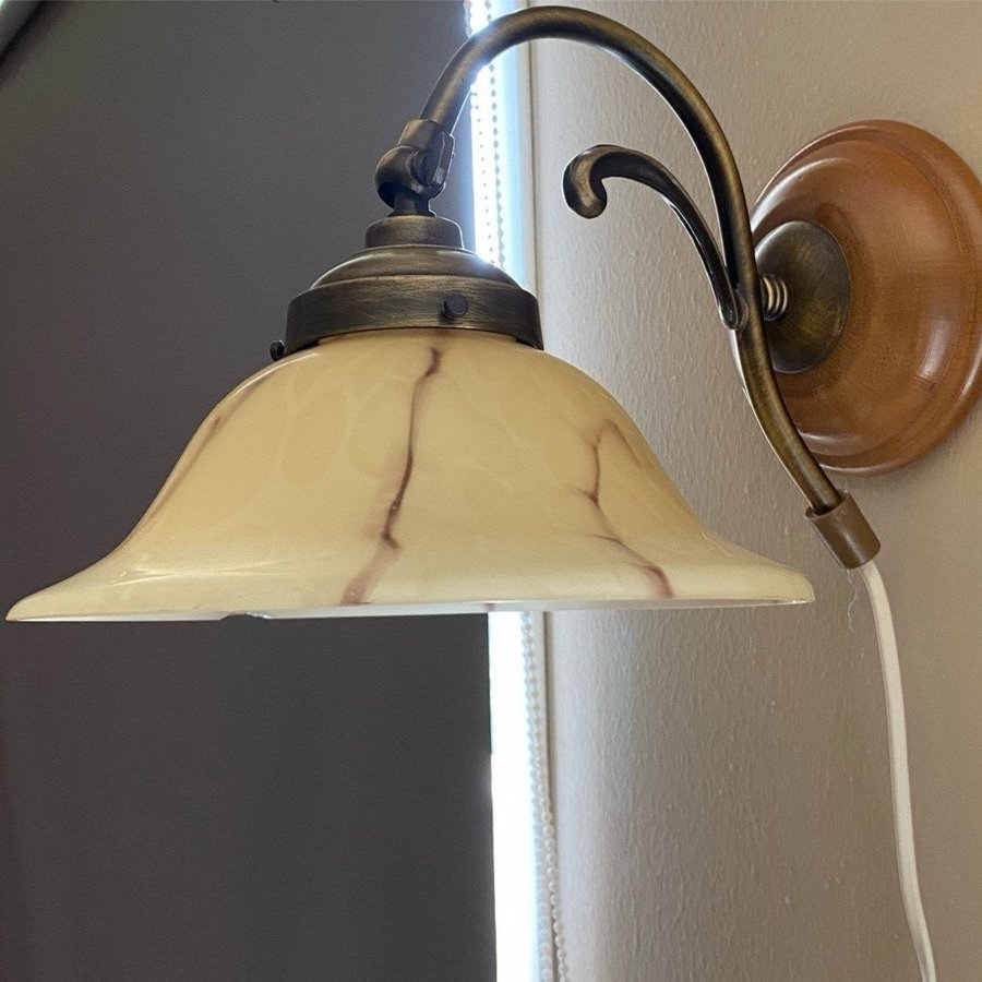 LYKTAN Vägglampa - uranglas uran glas lampa mässing - antik vintage