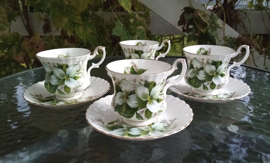 Royal Albert - Trillium - 4 st koppar och fat