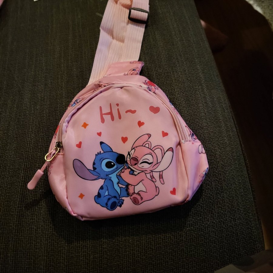 liten ryggsäck med Stitch  Angel motiv.