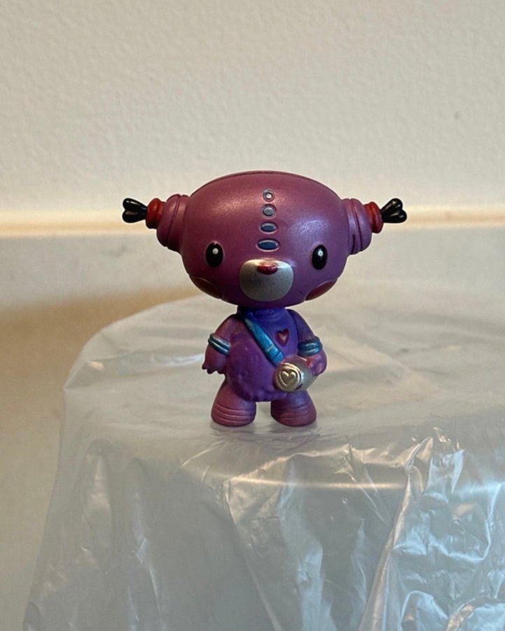 novi stars Mae tallick Alien doll pet