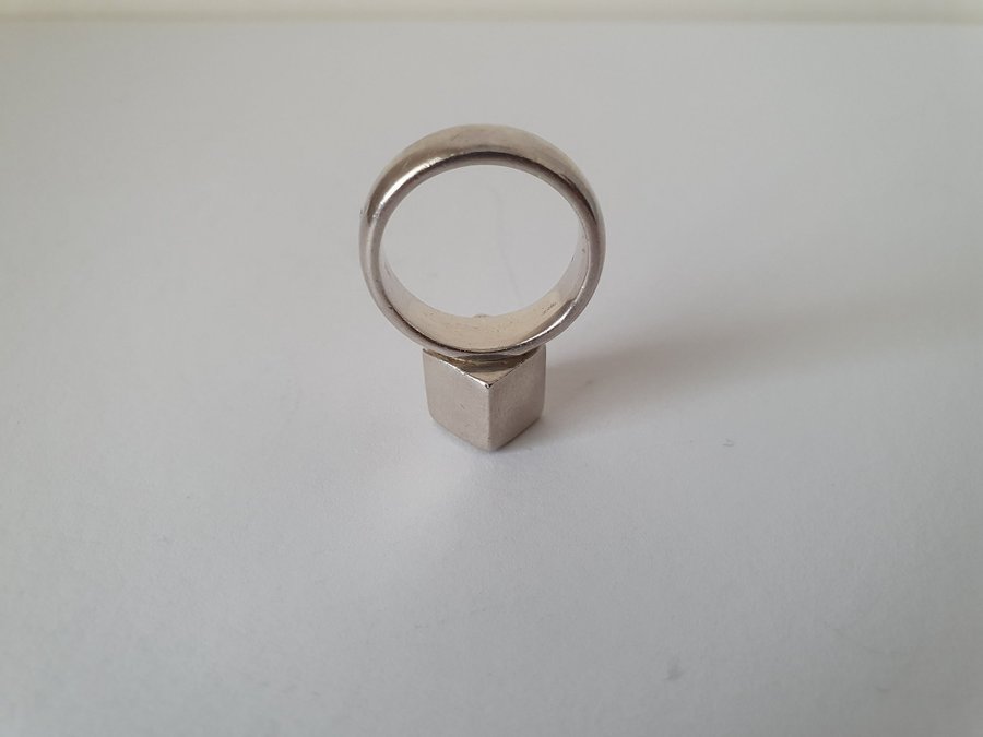 Silver Ring 925 Fyrkantig Form Str 15½ Vikt 10,8 gr Stämplad